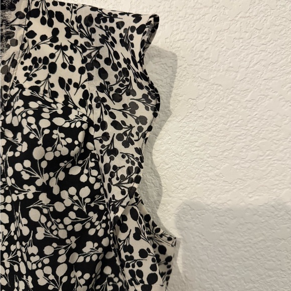 Motherhood Maternity Black and White Floral Patterned Blouse - Picture 4 of 5